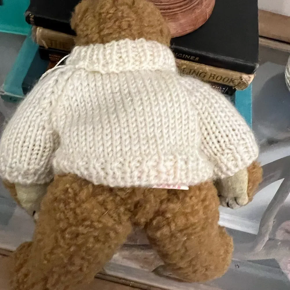 Vintage 1995 Berkeley Designs Bear in Patriotic American Flag Sweater. EUC. USA